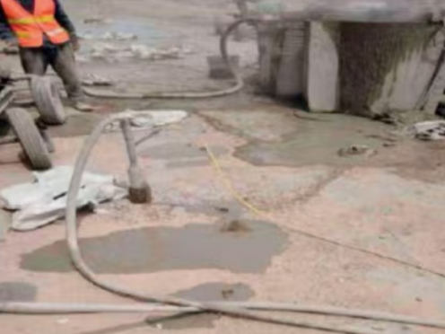 潜江水泥混凝土路面板底注浆技术 路面脱空注浆整治方案